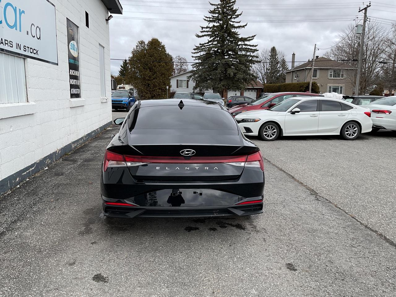 2022 Hyundai Elantra  Photo3