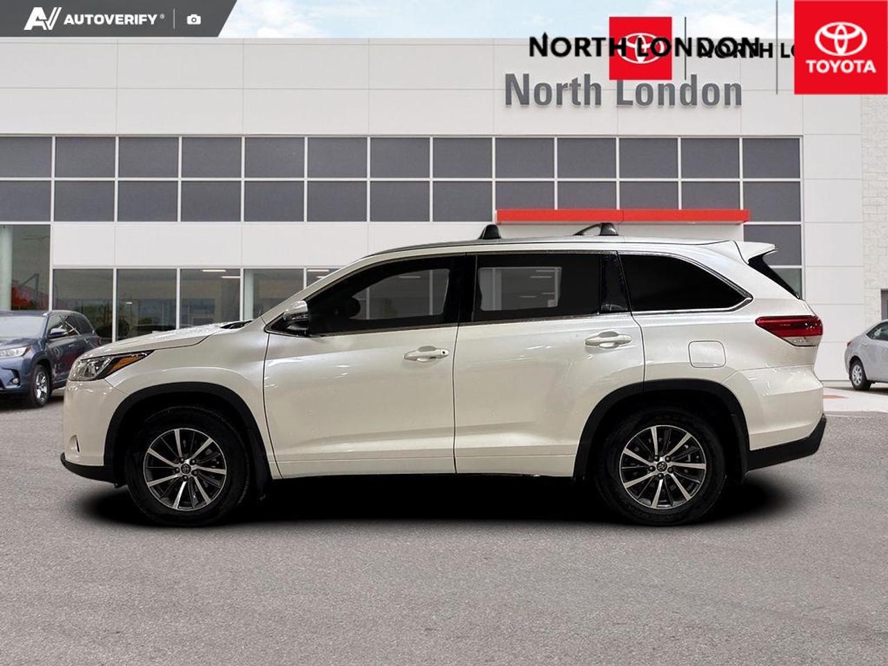 2017 Toyota Highlander  Photo2