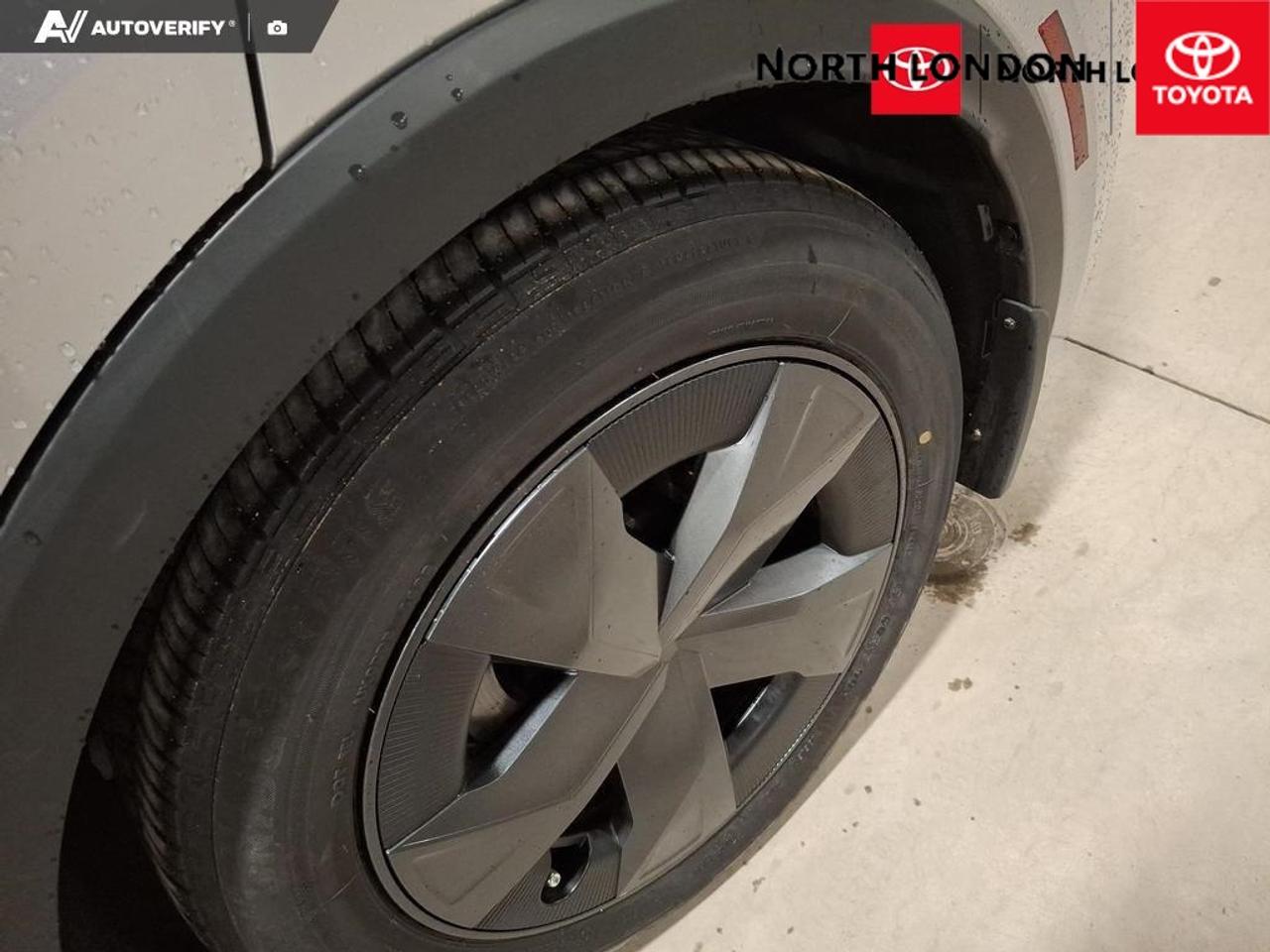 2024 Toyota Prius Prime SE 5dr Hatchback Photo