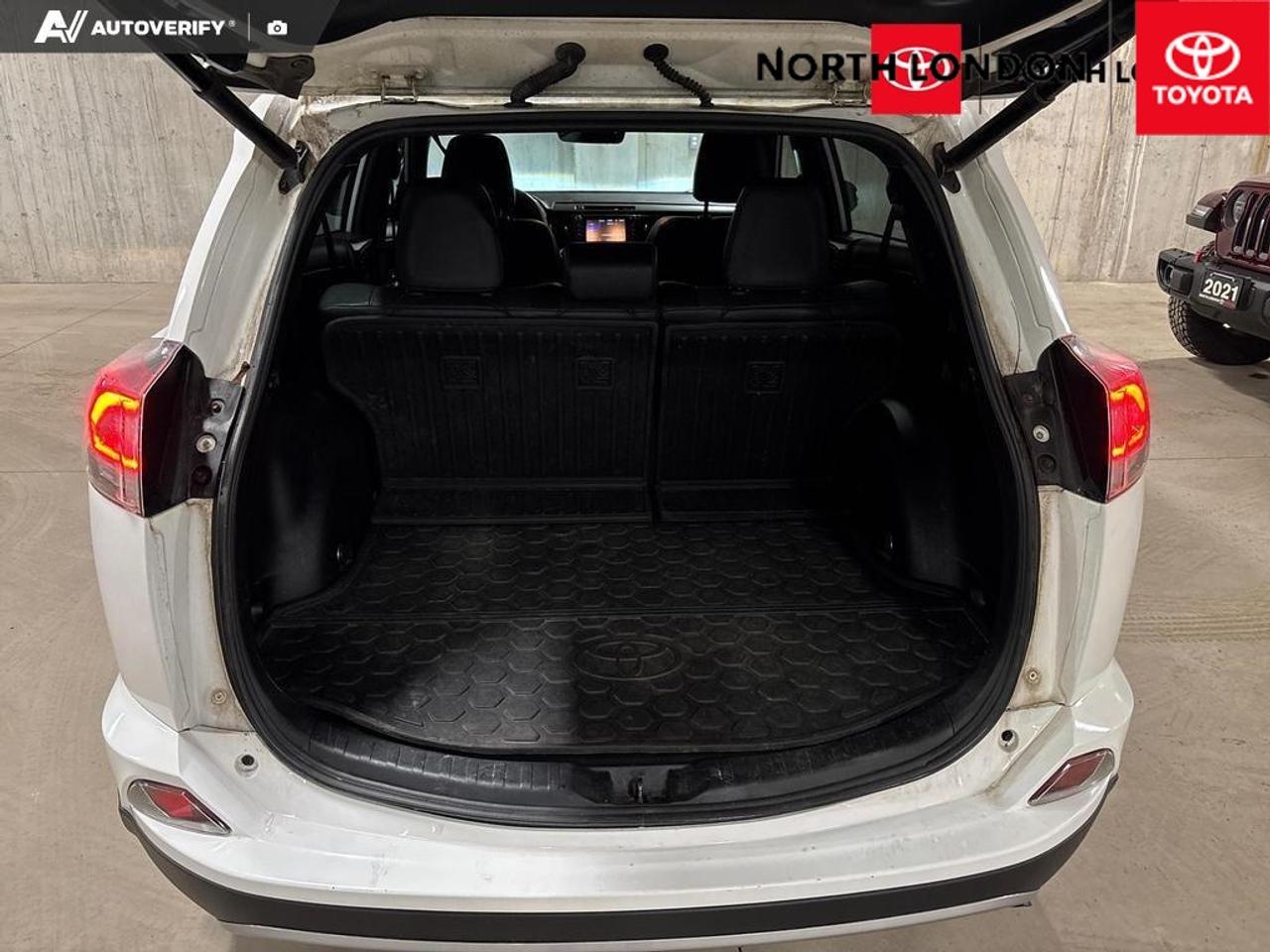 2017 Toyota RAV4 SE 4dr All-Wheel Drive Photo