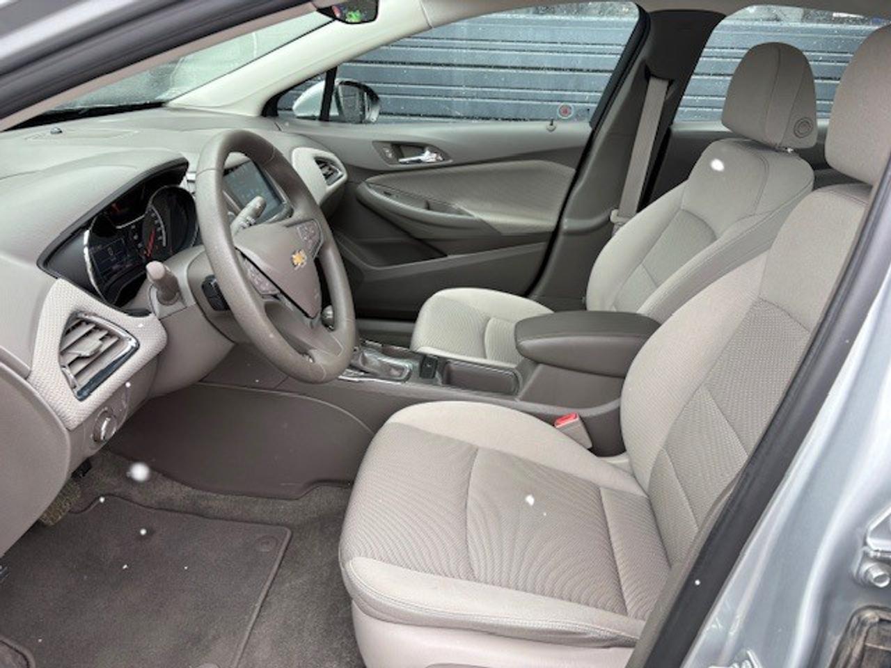 2016 Chevrolet Cruze LT, 1 OWNER, LOW KMS, SUNROOF, HTD SEATS, REV CAM! Photo