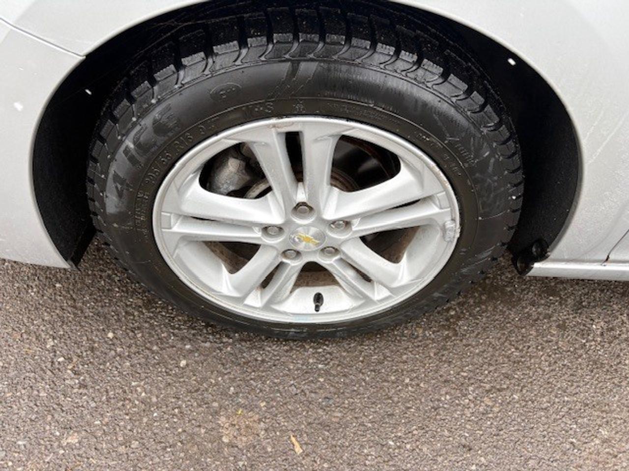 2016 Chevrolet Cruze LT, 1 OWNER, LOW KMS, SUNROOF, HTD SEATS, REV CAM! Photo