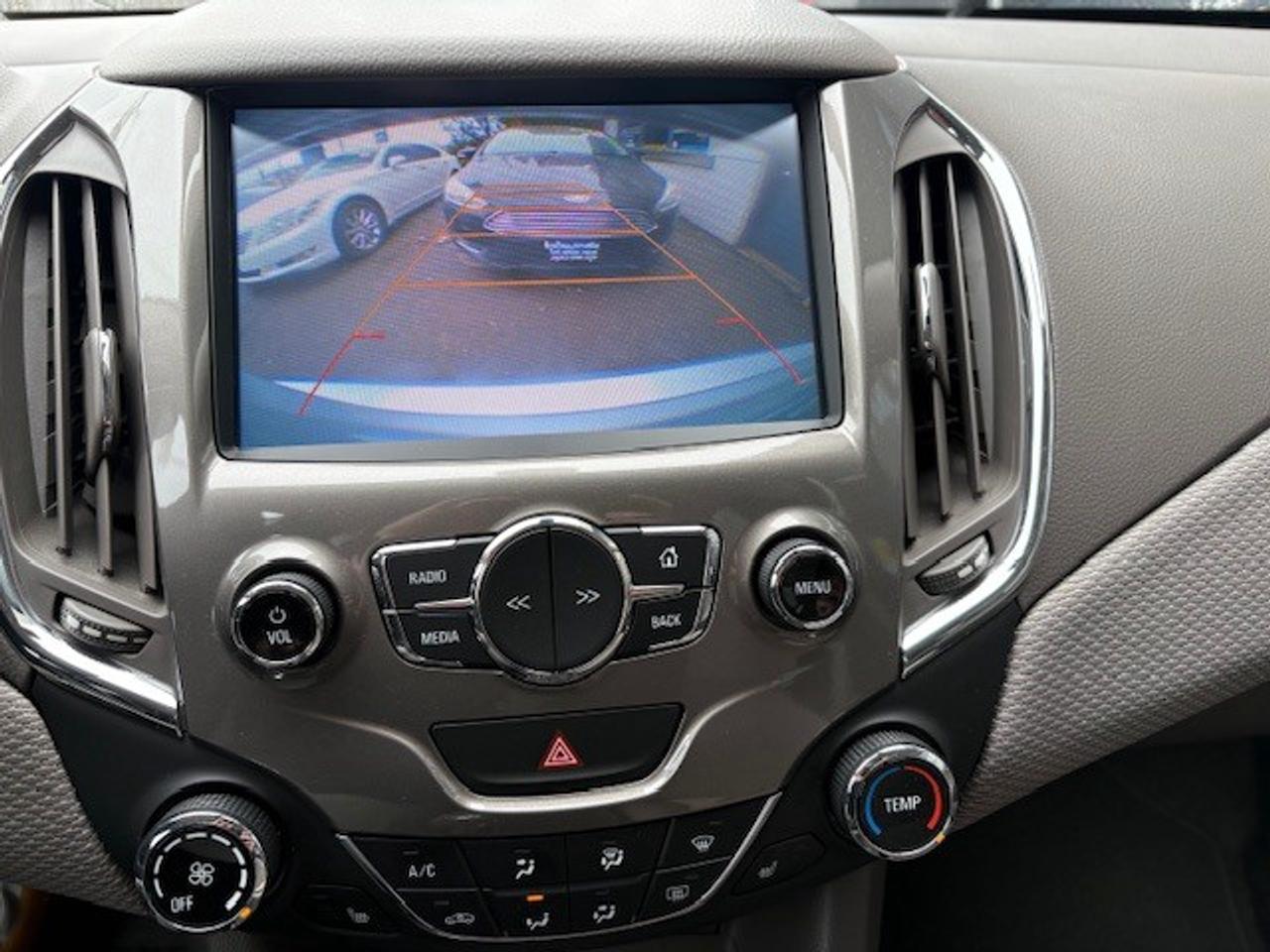 2016 Chevrolet Cruze LT, 1 OWNER, LOW KMS, SUNROOF, HTD SEATS, REV CAM! Photo