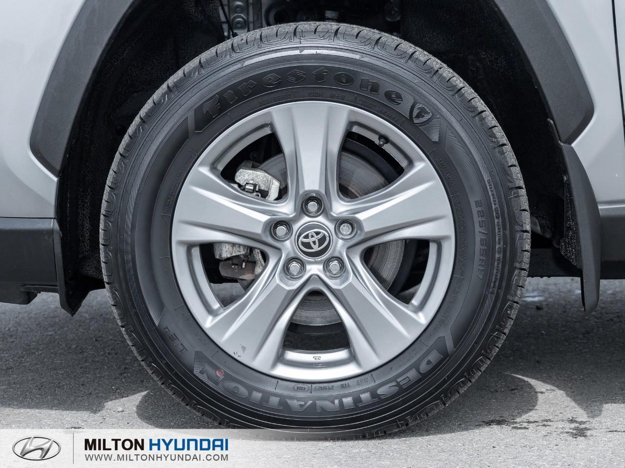 2025 Toyota RAV4 Hybrid XLE 4dr All-Wheel Drive Photo3