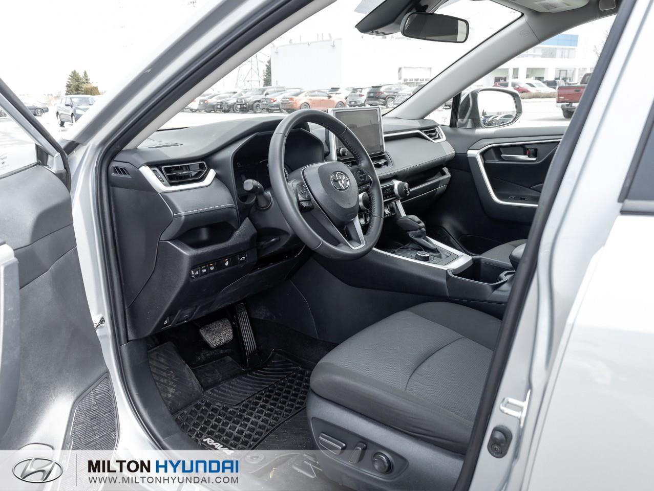 2025 Toyota RAV4 Hybrid XLE 4dr All-Wheel Drive Photo
