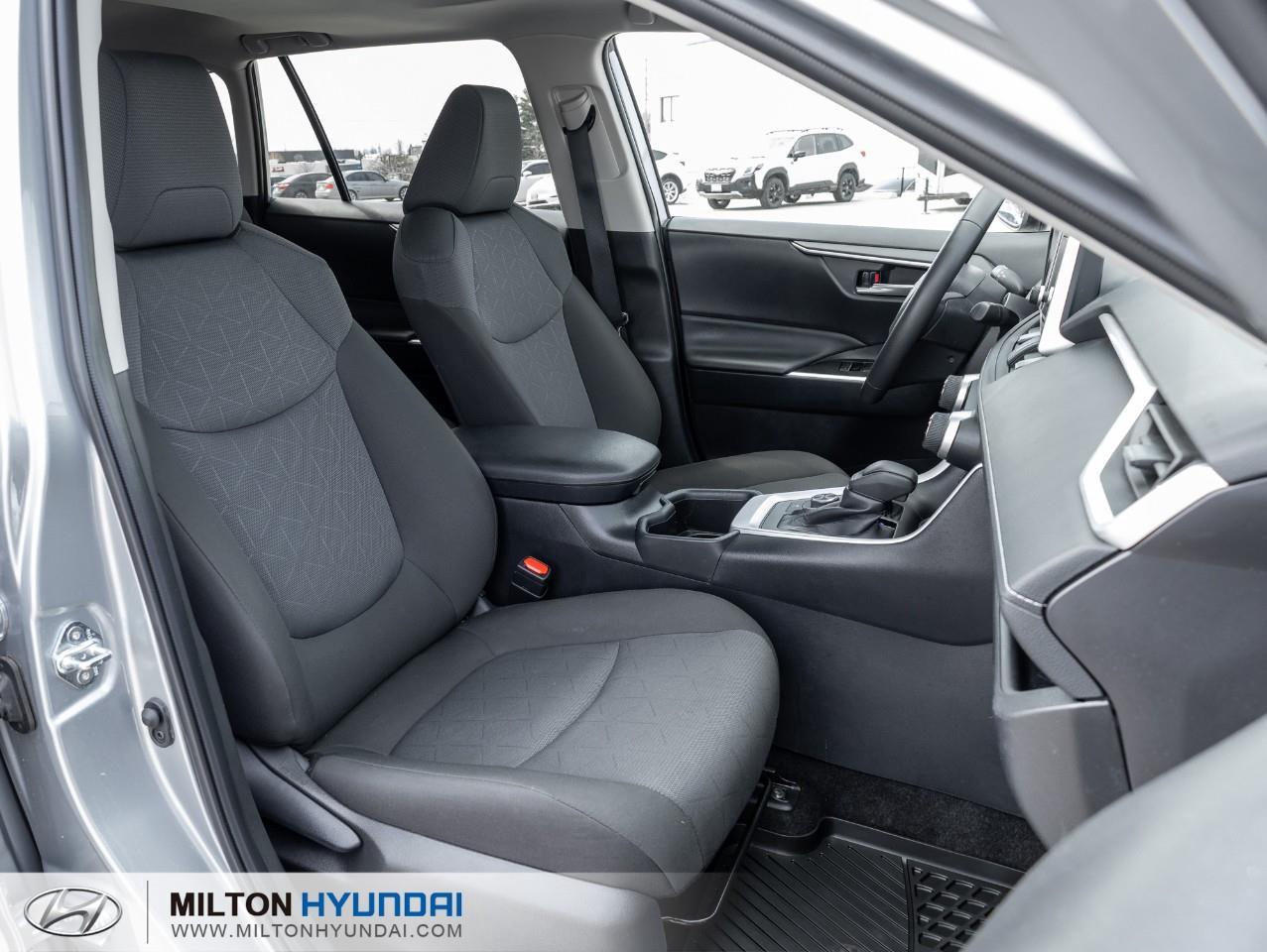 2025 Toyota RAV4 Hybrid XLE 4dr All-Wheel Drive Photo