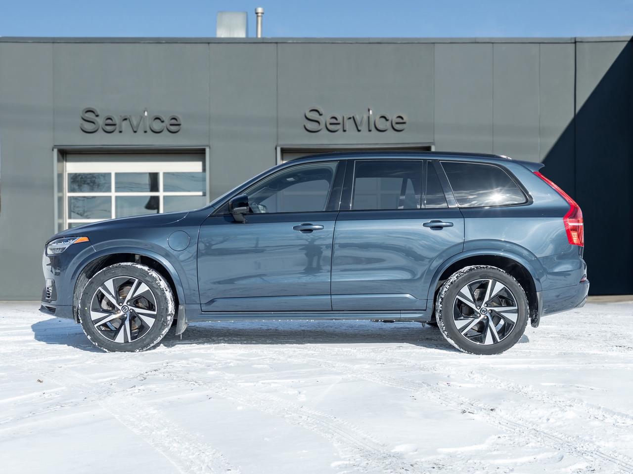 2022 Volvo XC90 Recharge T8 eAWD PHEV R-Design EXTENDED RANGE  VOLVO CPO Photo