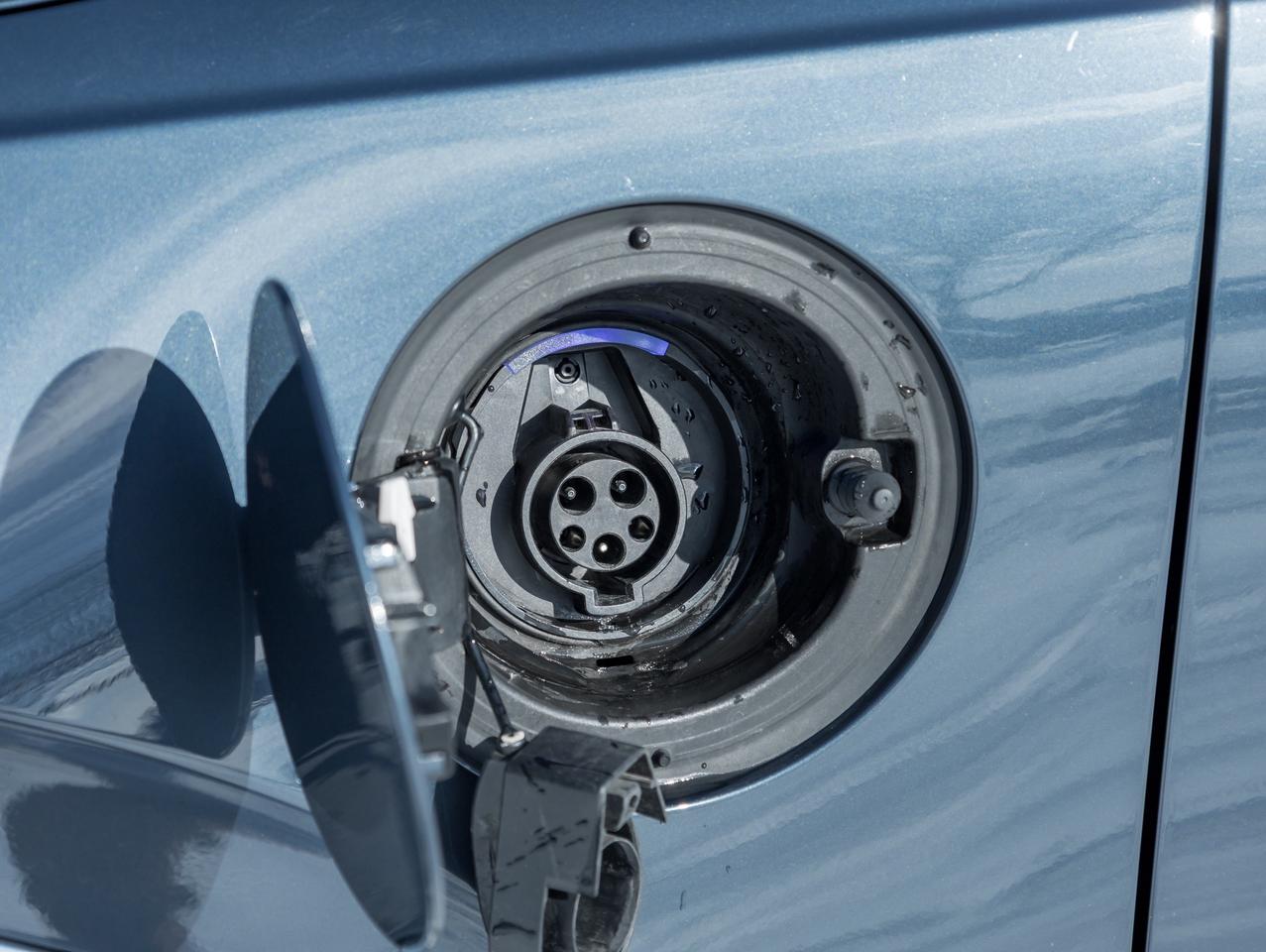 2022 Volvo XC90 Recharge T8 eAWD PHEV R-Design EXTENDED RANGE  VOLVO CPO Photo2