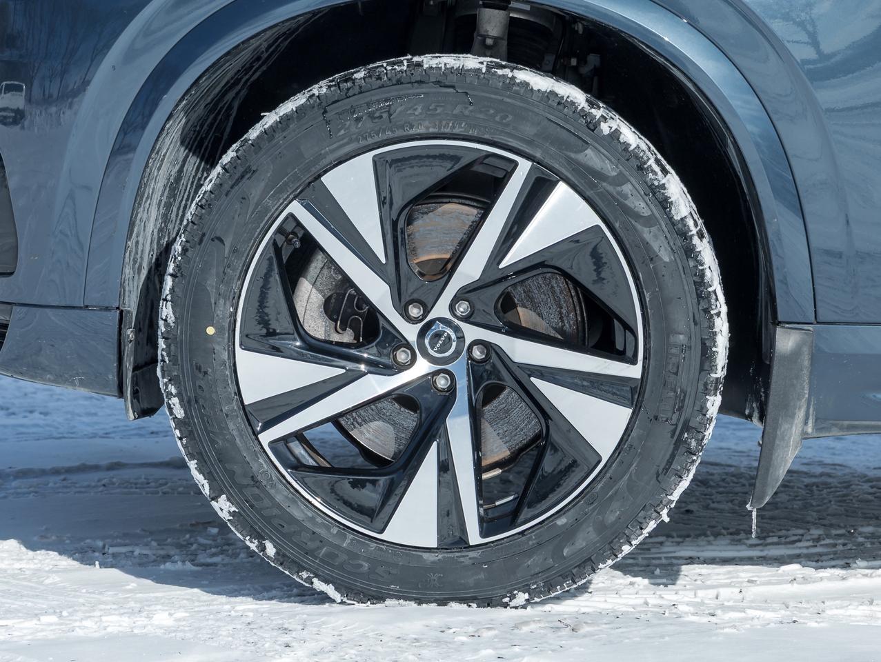 2022 Volvo XC90 Recharge T8 eAWD PHEV R-Design EXTENDED RANGE  VOLVO CPO Photo