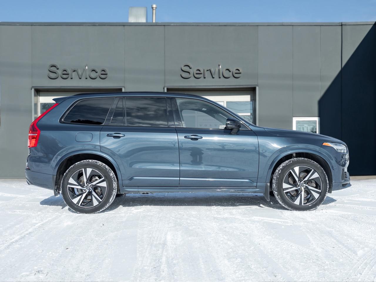 2022 Volvo XC90 Recharge T8 eAWD PHEV R-Design EXTENDED RANGE  VOLVO CPO Photo