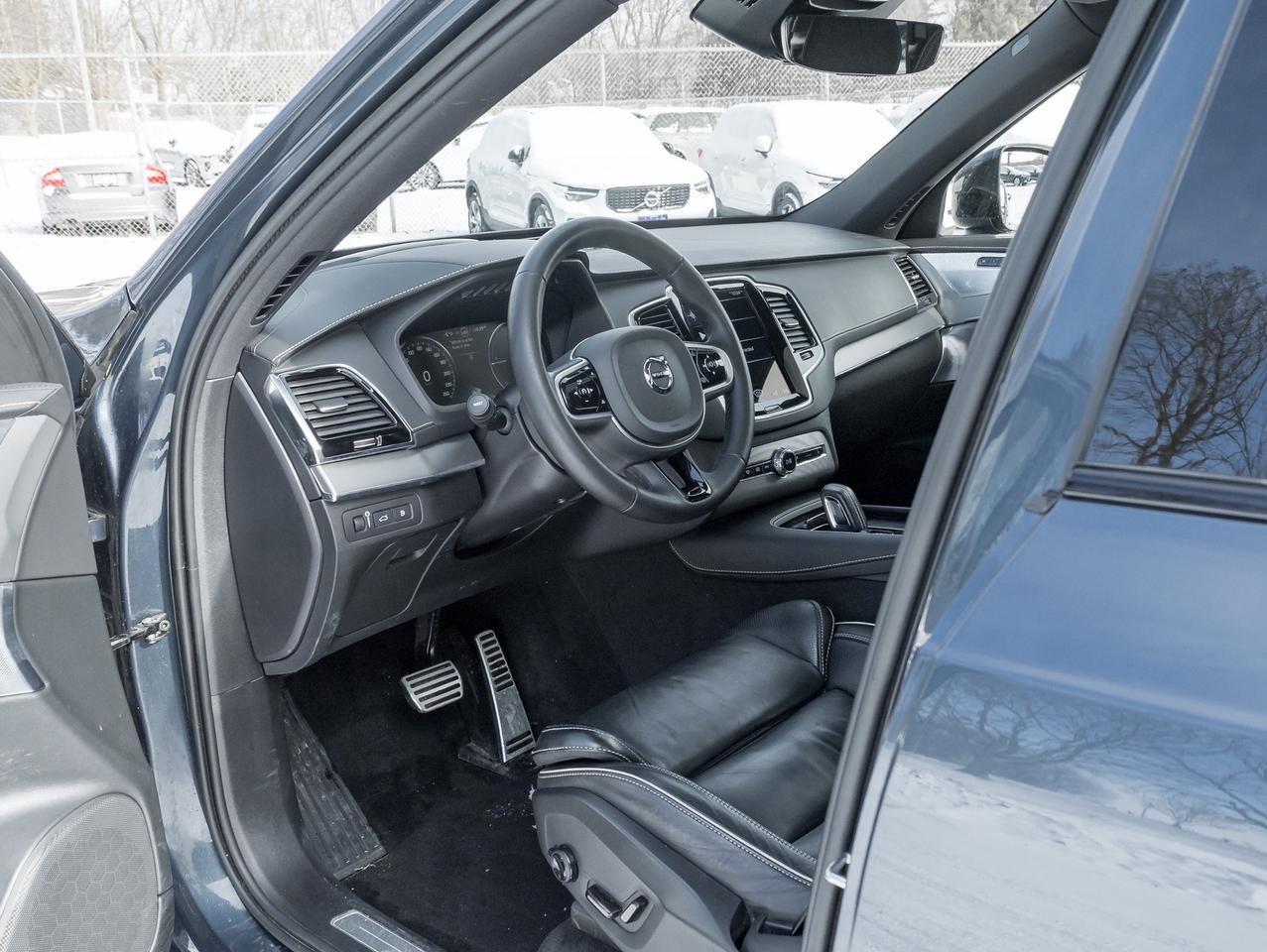 2022 Volvo XC90 Recharge T8 eAWD PHEV R-Design EXTENDED RANGE  VOLVO CPO Photo