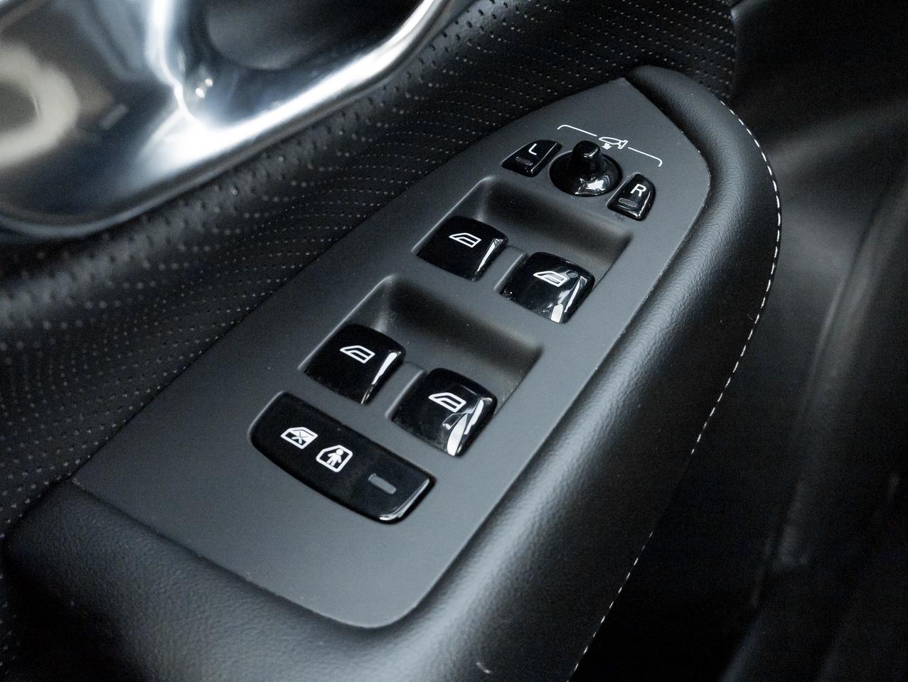 2022 Volvo XC90 Recharge T8 eAWD PHEV R-Design EXTENDED RANGE  VOLVO CPO Photo