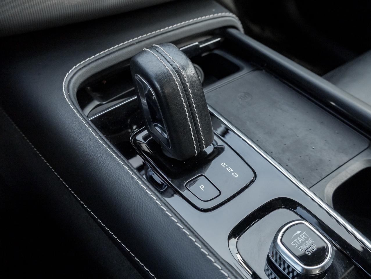 2022 Volvo XC90 Recharge T8 eAWD PHEV R-Design EXTENDED RANGE  VOLVO CPO Photo