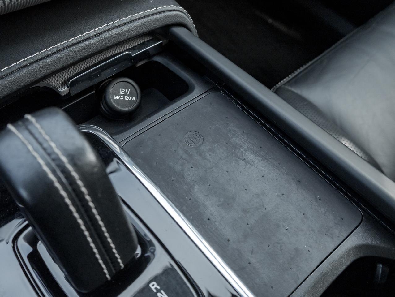 2022 Volvo XC90 Recharge T8 eAWD PHEV R-Design EXTENDED RANGE  VOLVO CPO Photo