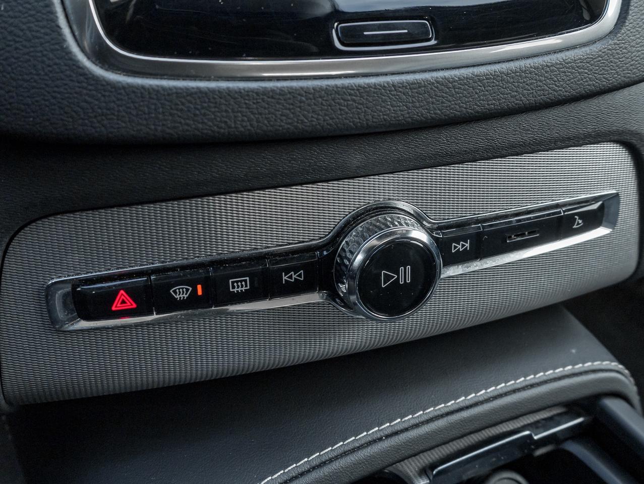 2022 Volvo XC90 Recharge T8 eAWD PHEV R-Design EXTENDED RANGE  VOLVO CPO Photo