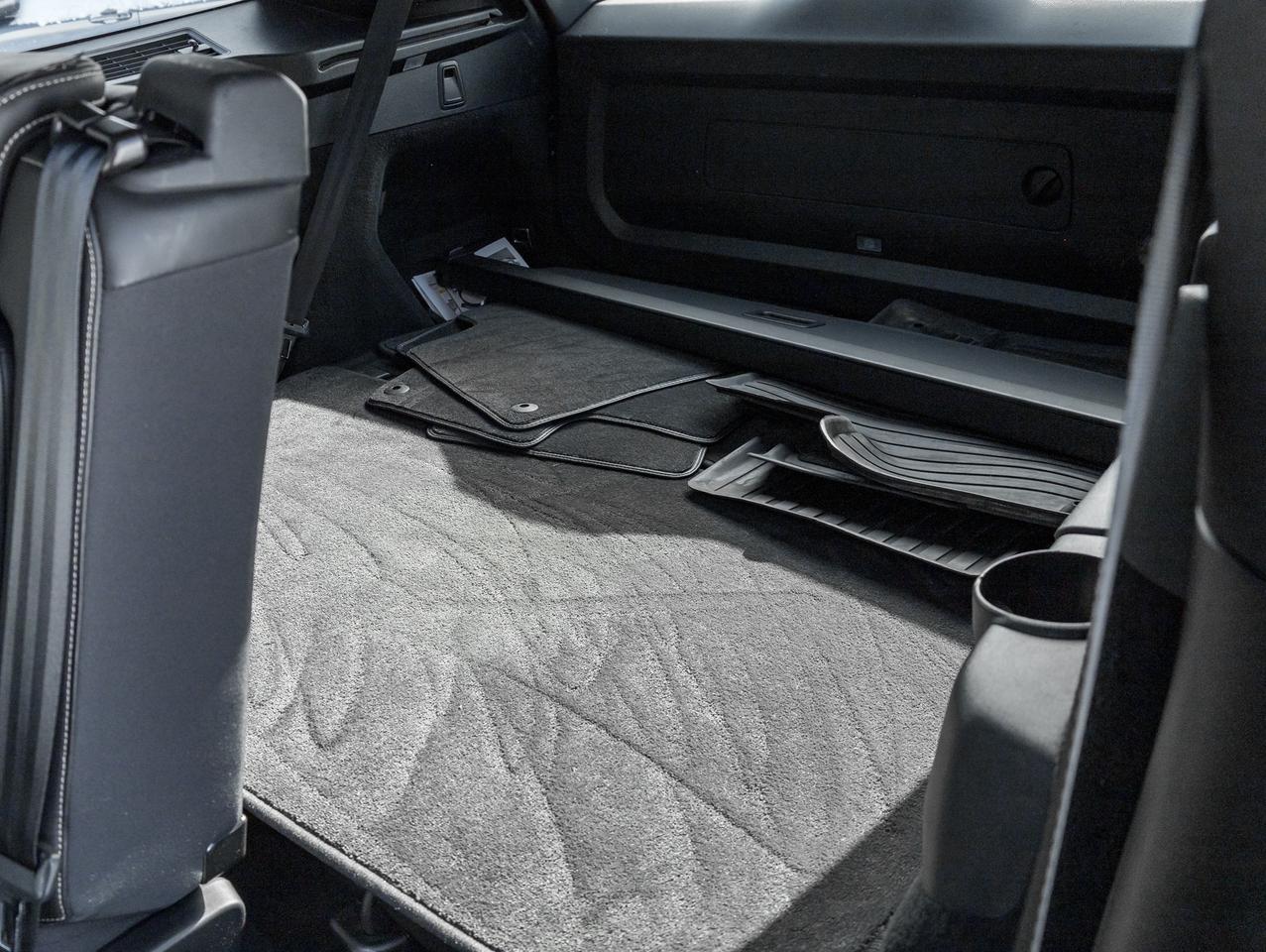 2022 Volvo XC90 Recharge T8 eAWD PHEV R-Design EXTENDED RANGE  VOLVO CPO Photo