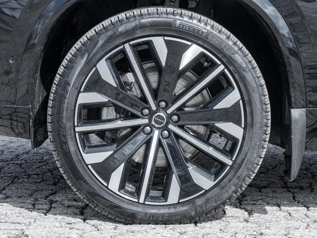 2026 Volvo XC90 B6 AWD Ultra Bright Theme 6-SEATER  HARMAN KARDON Photo