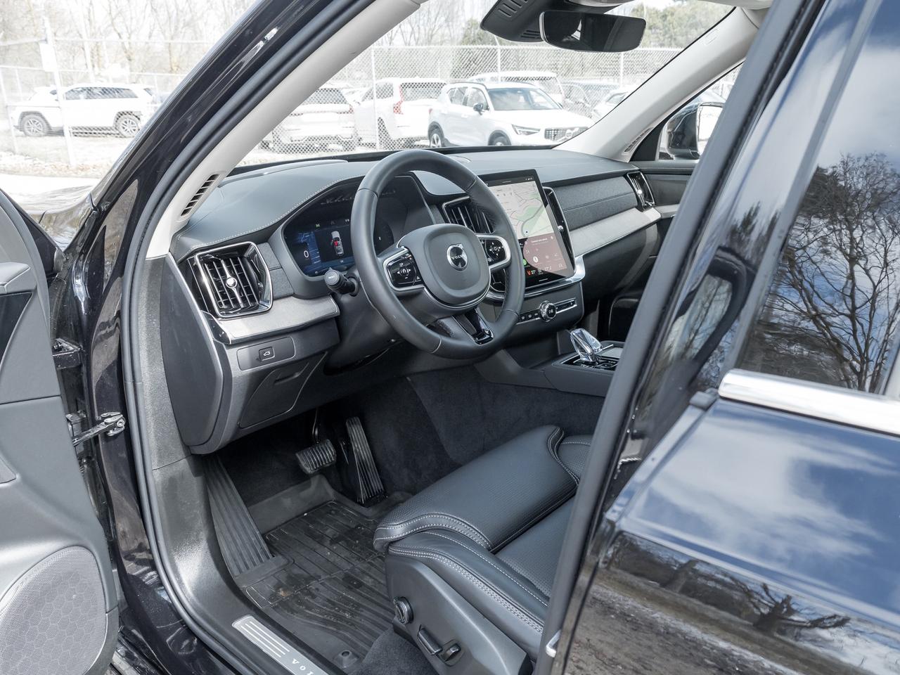 2026 Volvo XC90 B6 AWD Ultra Bright Theme 6-SEATER  HARMAN KARDON Photo