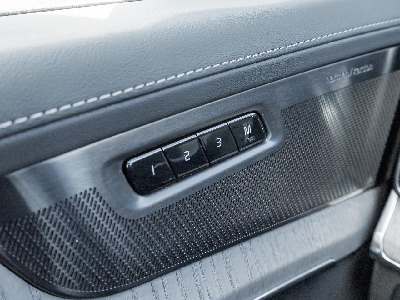 2026 Volvo XC90 B6 AWD Ultra Bright Theme 6-SEATER  HARMAN KARDON Photo