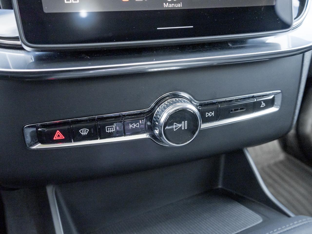 2026 Volvo XC90 B6 AWD Ultra Bright Theme 6-SEATER  HARMAN KARDON Photo