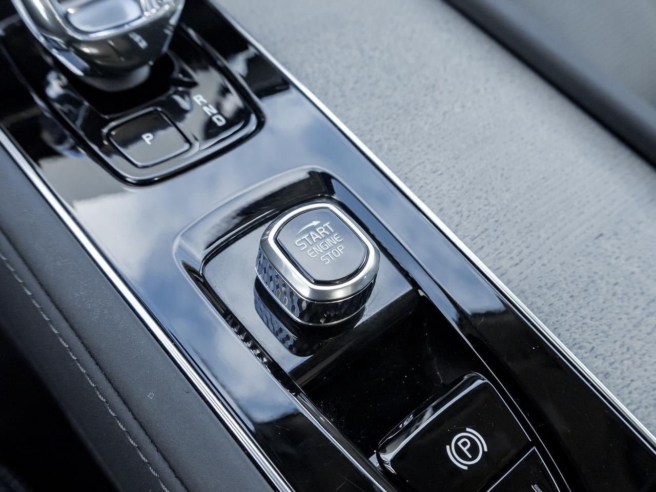 2026 Volvo XC90 B6 AWD Ultra Bright Theme 6-SEATER  HARMAN KARDON Photo