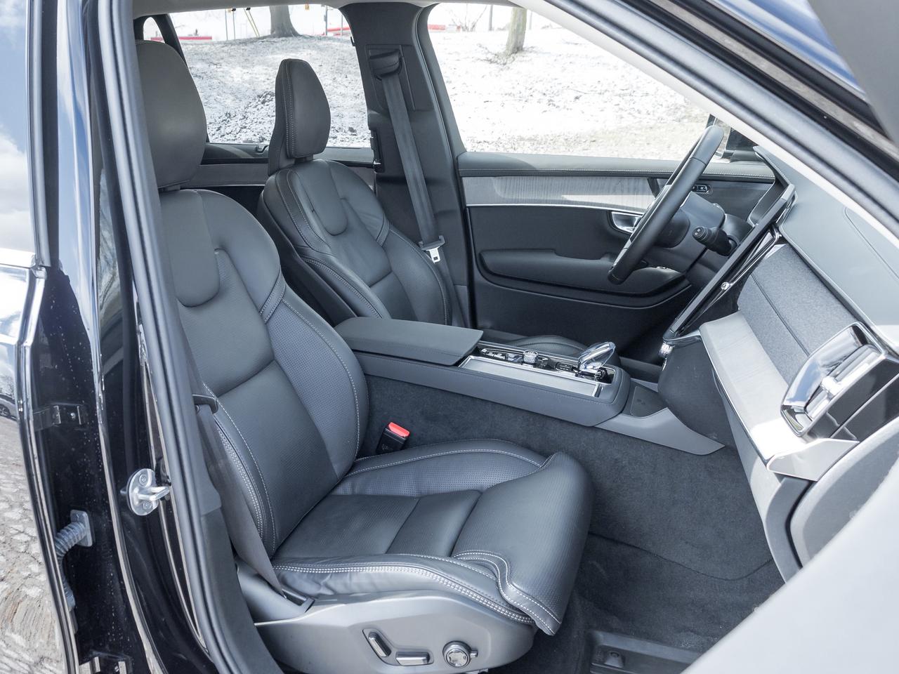 2026 Volvo XC90 B6 AWD Ultra Bright Theme 6-SEATER  HARMAN KARDON Photo