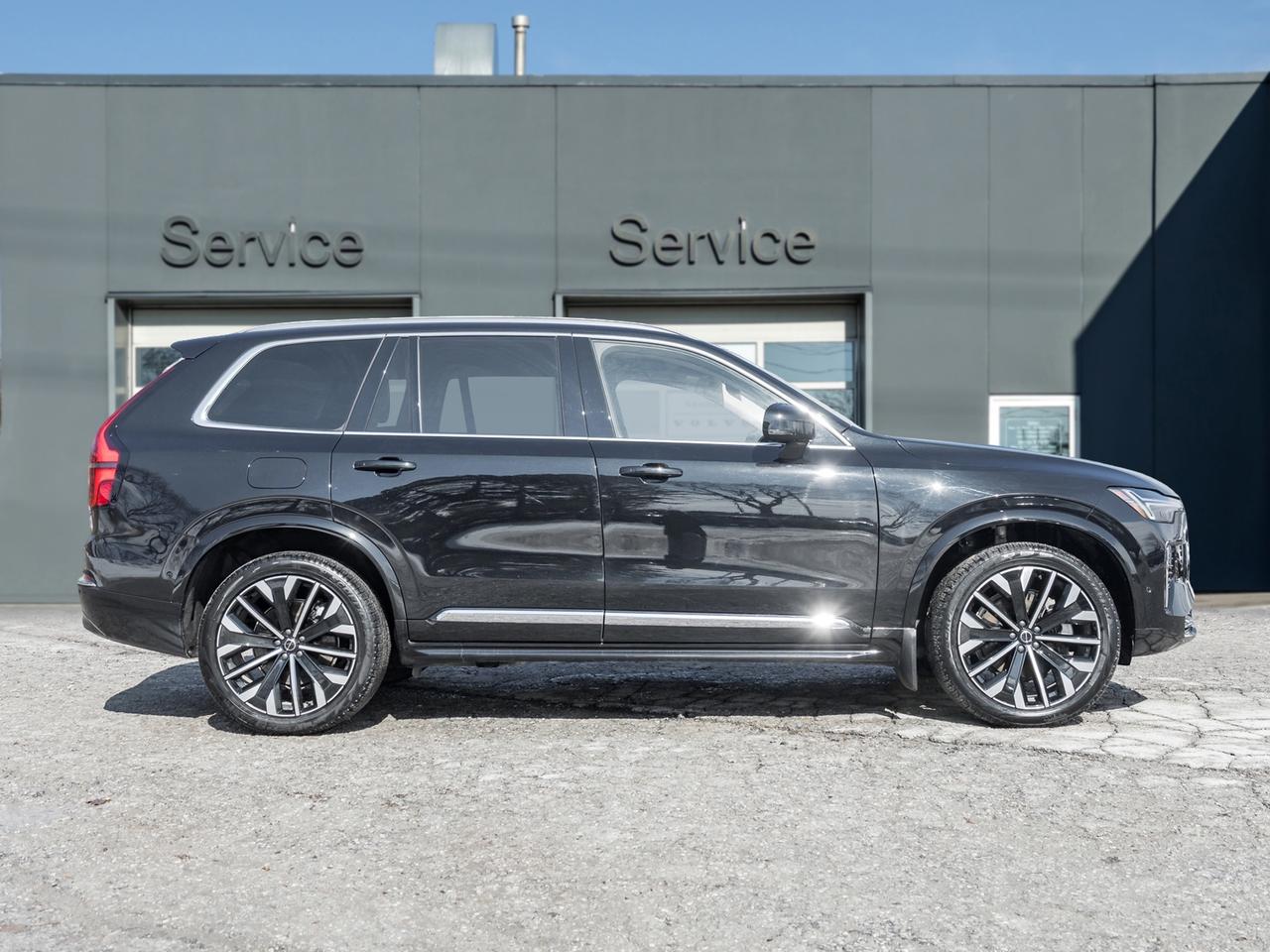 2026 Volvo XC90 B6 AWD Plus Bright Theme 7-Seater Photo4