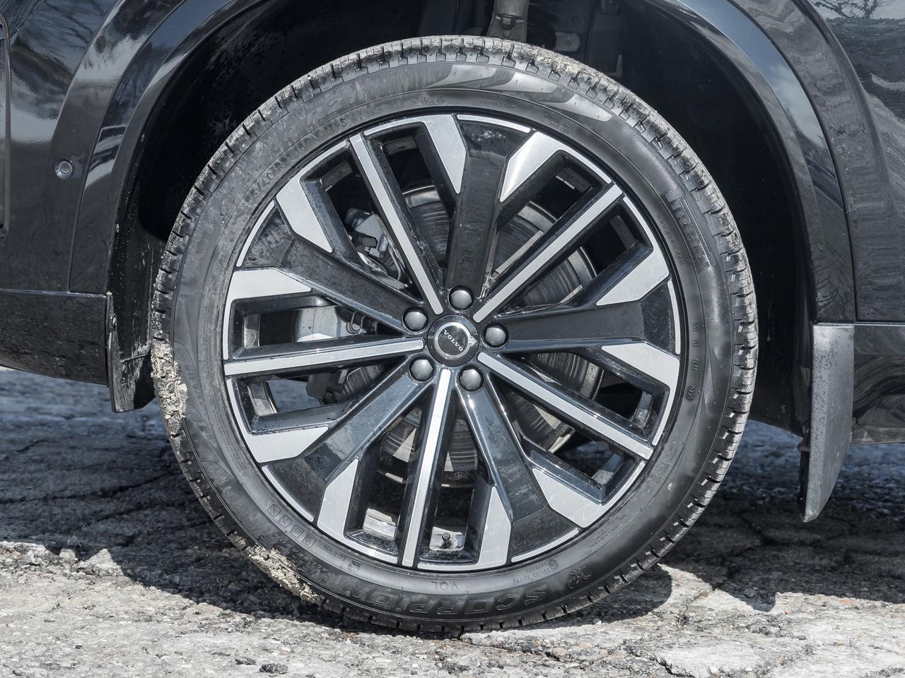 2026 Volvo XC90 B6 AWD Plus Bright Theme 7-Seater Photo3