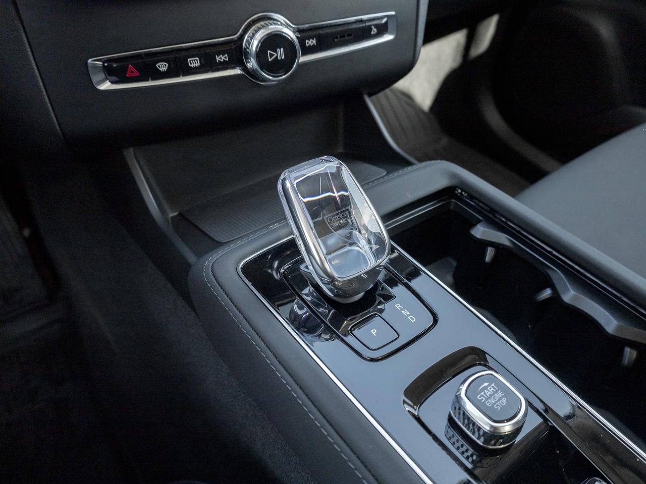 2026 Volvo XC90 B6 AWD Plus Bright Theme 7-Seater Photo