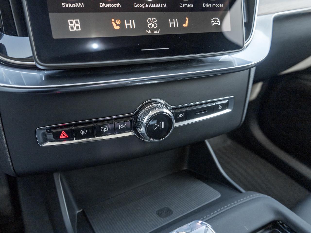 2026 Volvo XC90 B6 AWD Plus Bright Theme 7-Seater Photo