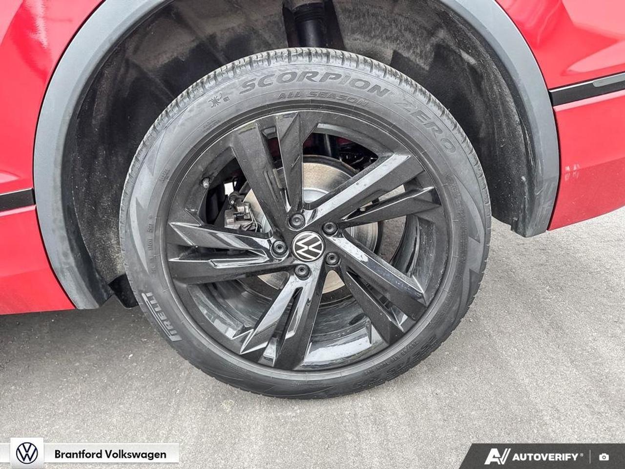 2024 Volkswagen Tiguan Comfortline R-Line Black Edition Photo