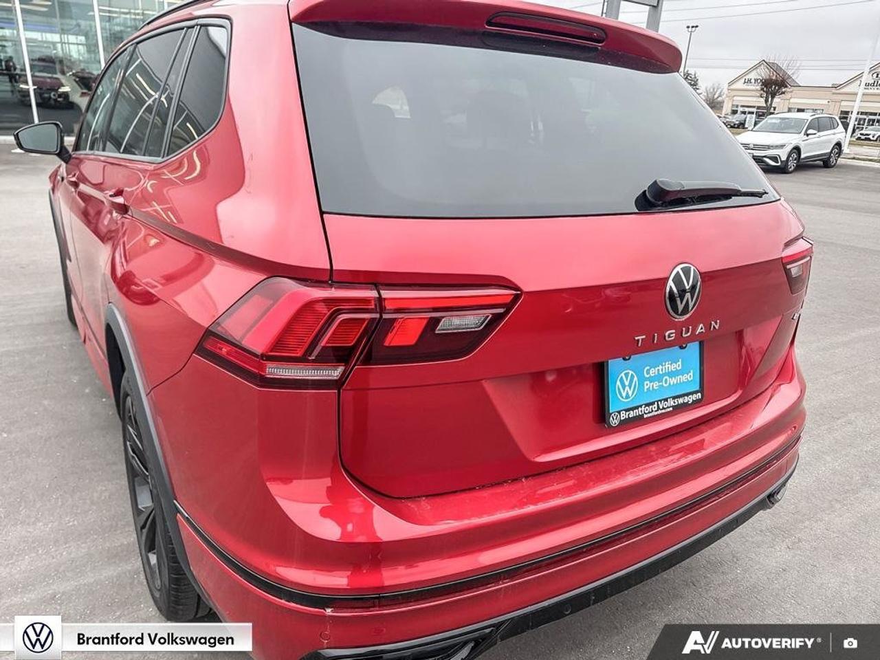 2024 Volkswagen Tiguan Comfortline R-Line Black Edition Photo