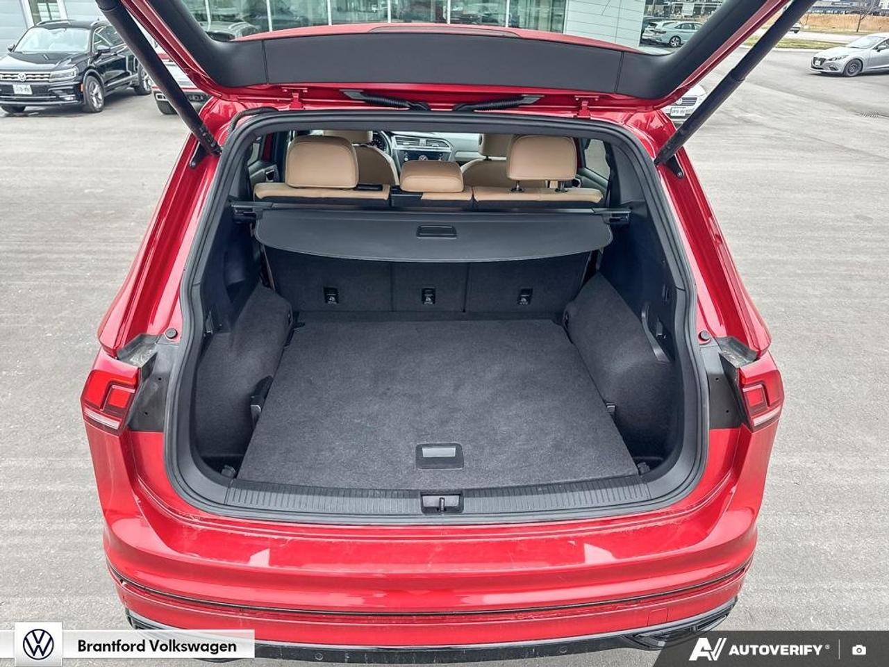 2024 Volkswagen Tiguan Comfortline R-Line Black Edition Photo