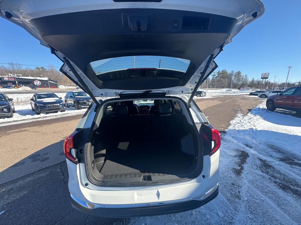 2022 GMC Terrain SLT All-wheel Drive Photo4