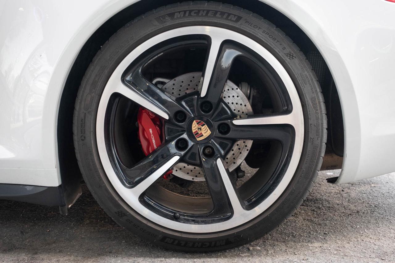 2015 Porsche 911 Carrera 4S Coupe Photo