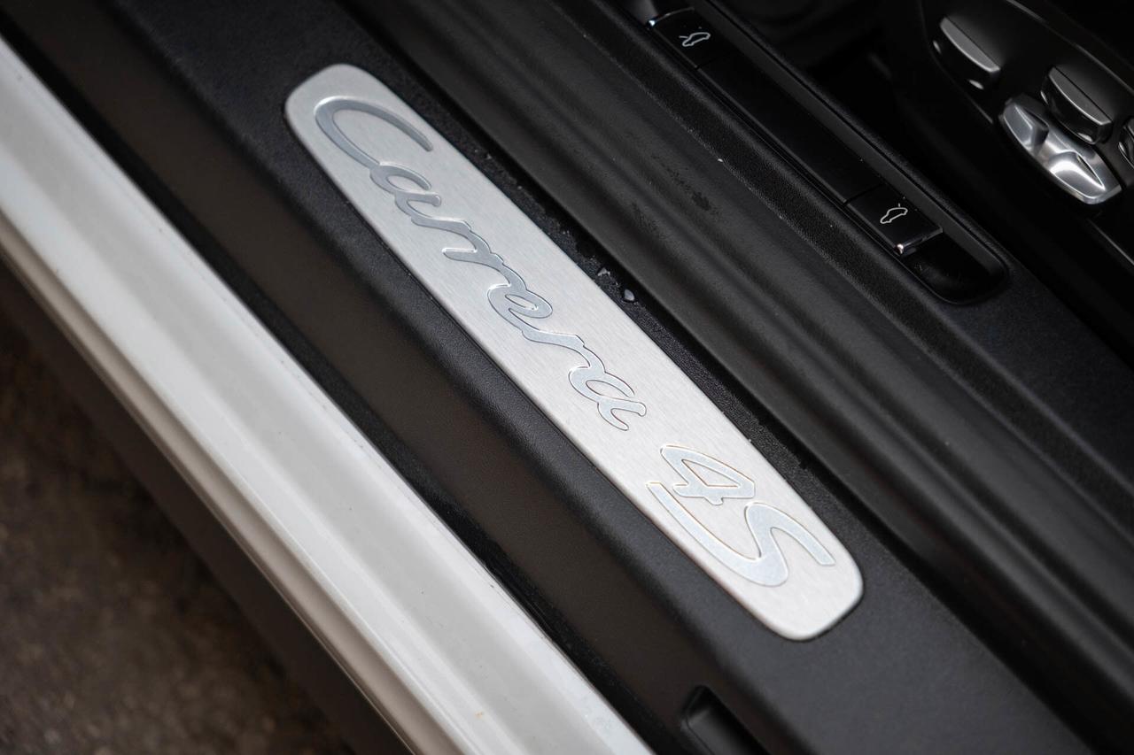 2015 Porsche 911 Carrera 4S Coupe Photo