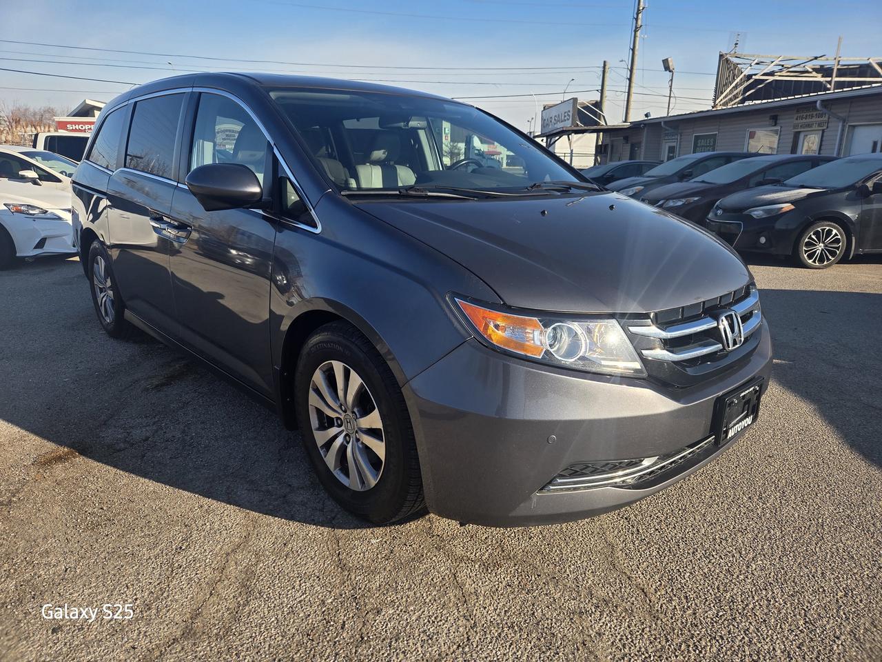 2016 Honda Odyssey EXL-NAVI 8 PASS ROOF ONE OWNER $ 16,988.00 Photo0