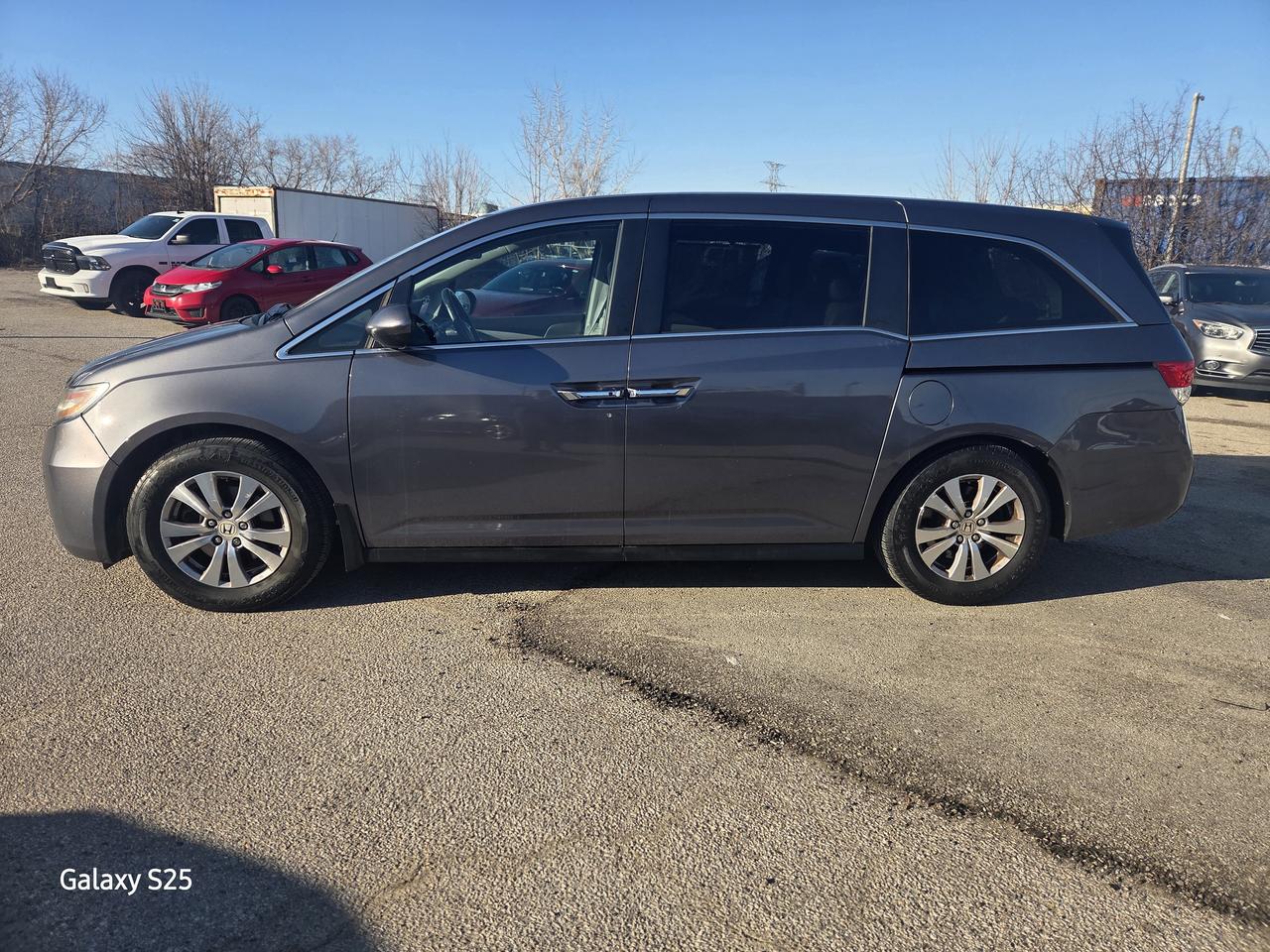 2016 Honda Odyssey EXL-NAVI 8 PASS ROOF ONE OWNER $ 16,988.00 Photo3