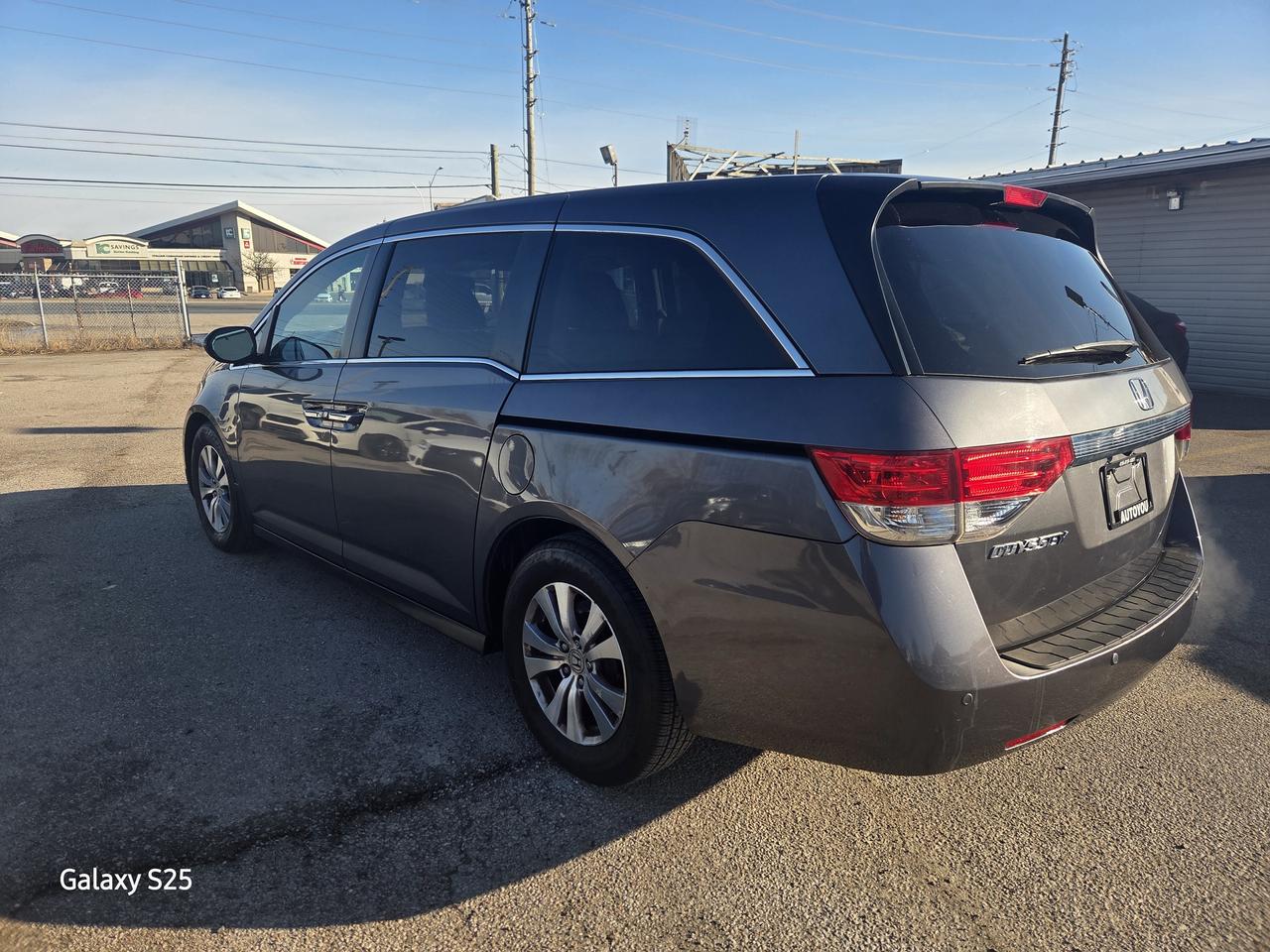 2016 Honda Odyssey EXL-NAVI 8 PASS ROOF ONE OWNER $ 16,988.00 Photo