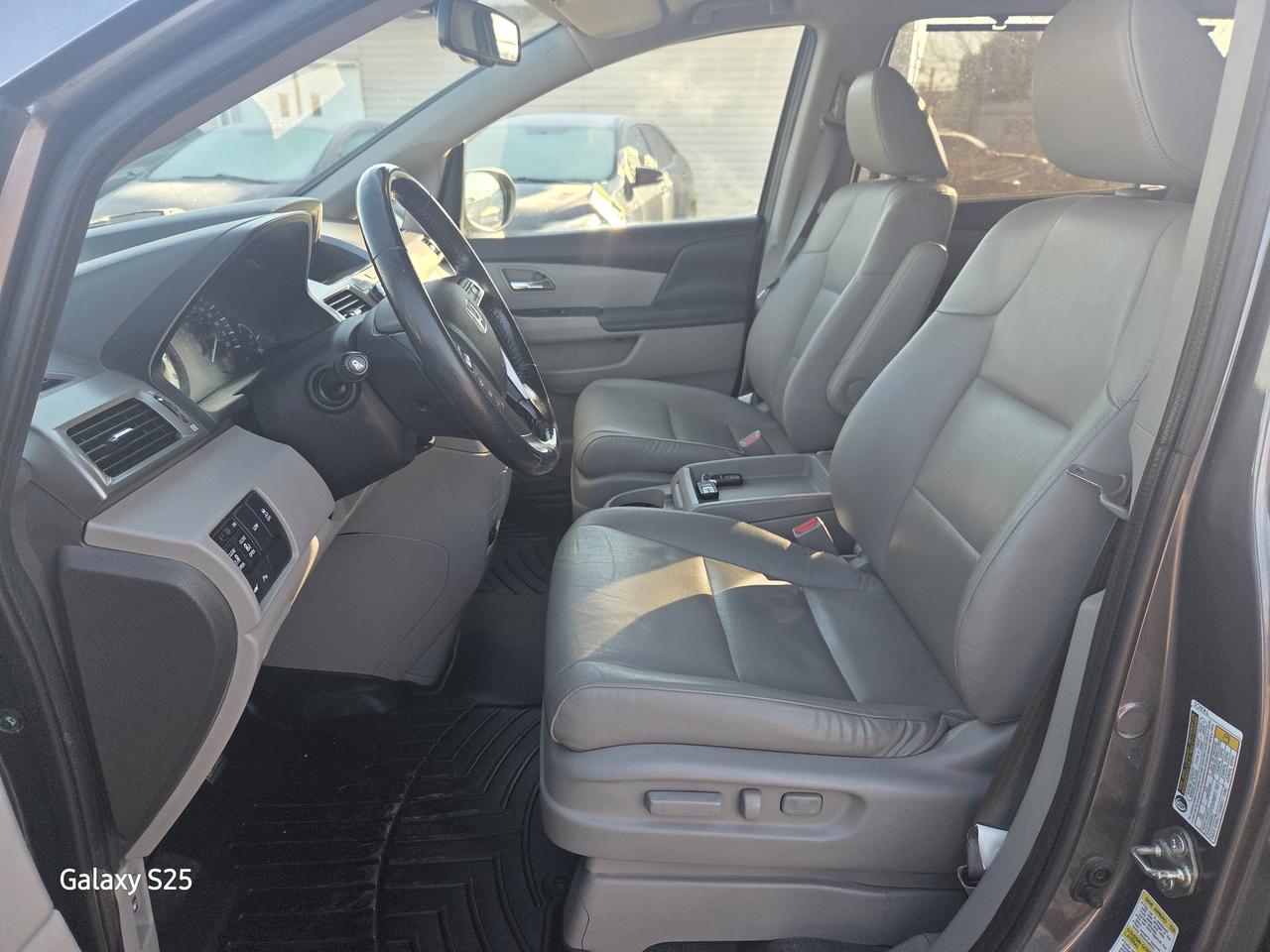 2016 Honda Odyssey EXL-NAVI 8 PASS ROOF ONE OWNER $ 16,988.00 Photo