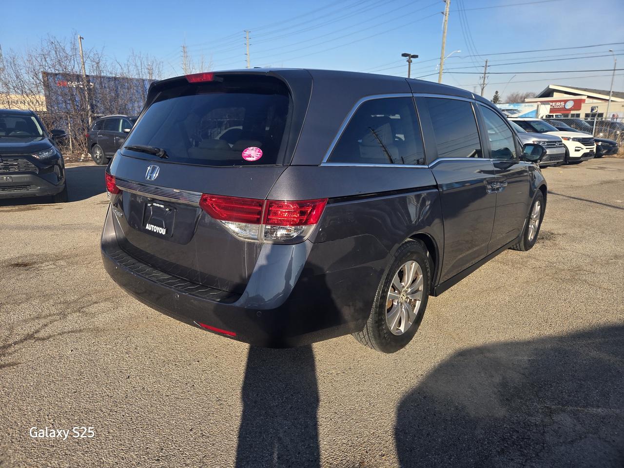 2016 Honda Odyssey EXL-NAVI 8 PASS ROOF ONE OWNER $ 16,988.00 Photo