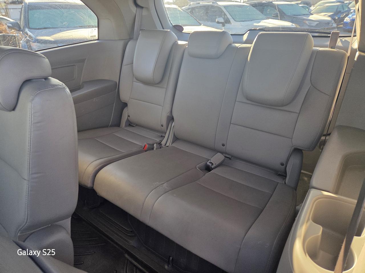2016 Honda Odyssey EXL-NAVI 8 PASS ROOF ONE OWNER $ 16,988.00 Photo