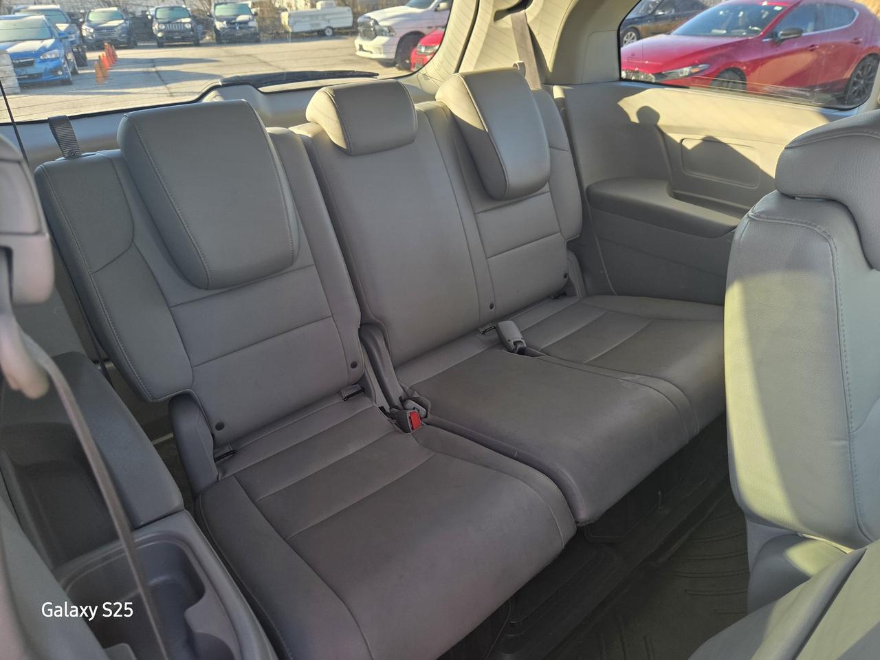 2016 Honda Odyssey EXL-NAVI 8 PASS ROOF ONE OWNER $ 16,988.00 Photo