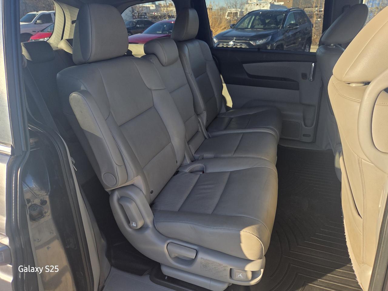 2016 Honda Odyssey EXL-NAVI 8 PASS ROOF ONE OWNER $ 16,988.00 Photo