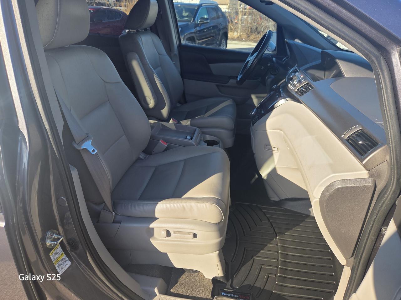 2016 Honda Odyssey EXL-NAVI 8 PASS ROOF ONE OWNER $ 16,988.00 Photo