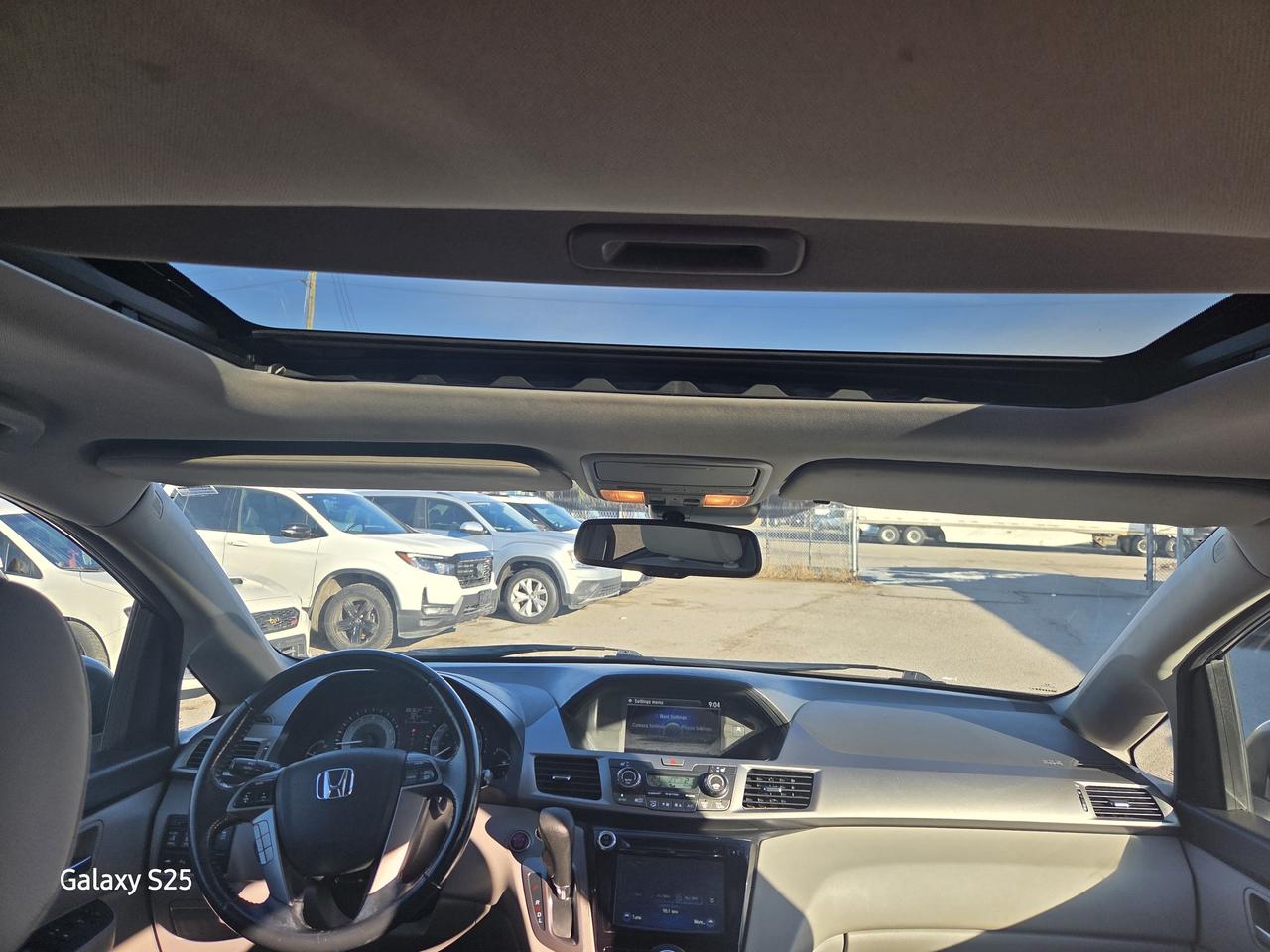 2016 Honda Odyssey EXL-NAVI 8 PASS ROOF ONE OWNER $ 16,988.00 Photo