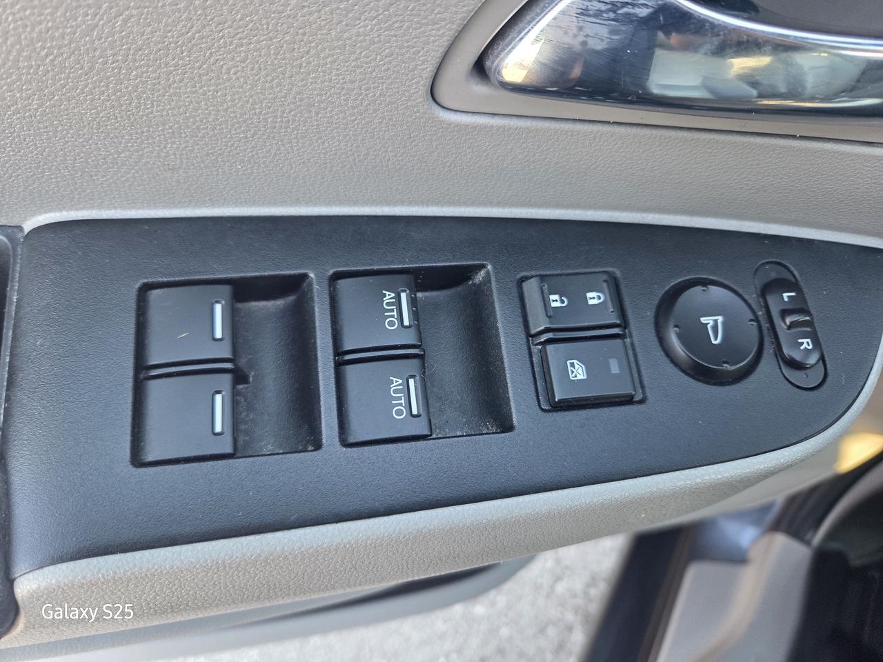 2016 Honda Odyssey EXL-NAVI 8 PASS ROOF ONE OWNER $ 16,988.00 Photo