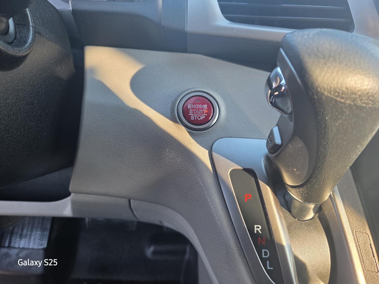 2016 Honda Odyssey EXL-NAVI 8 PASS ROOF ONE OWNER $ 16,988.00 Photo