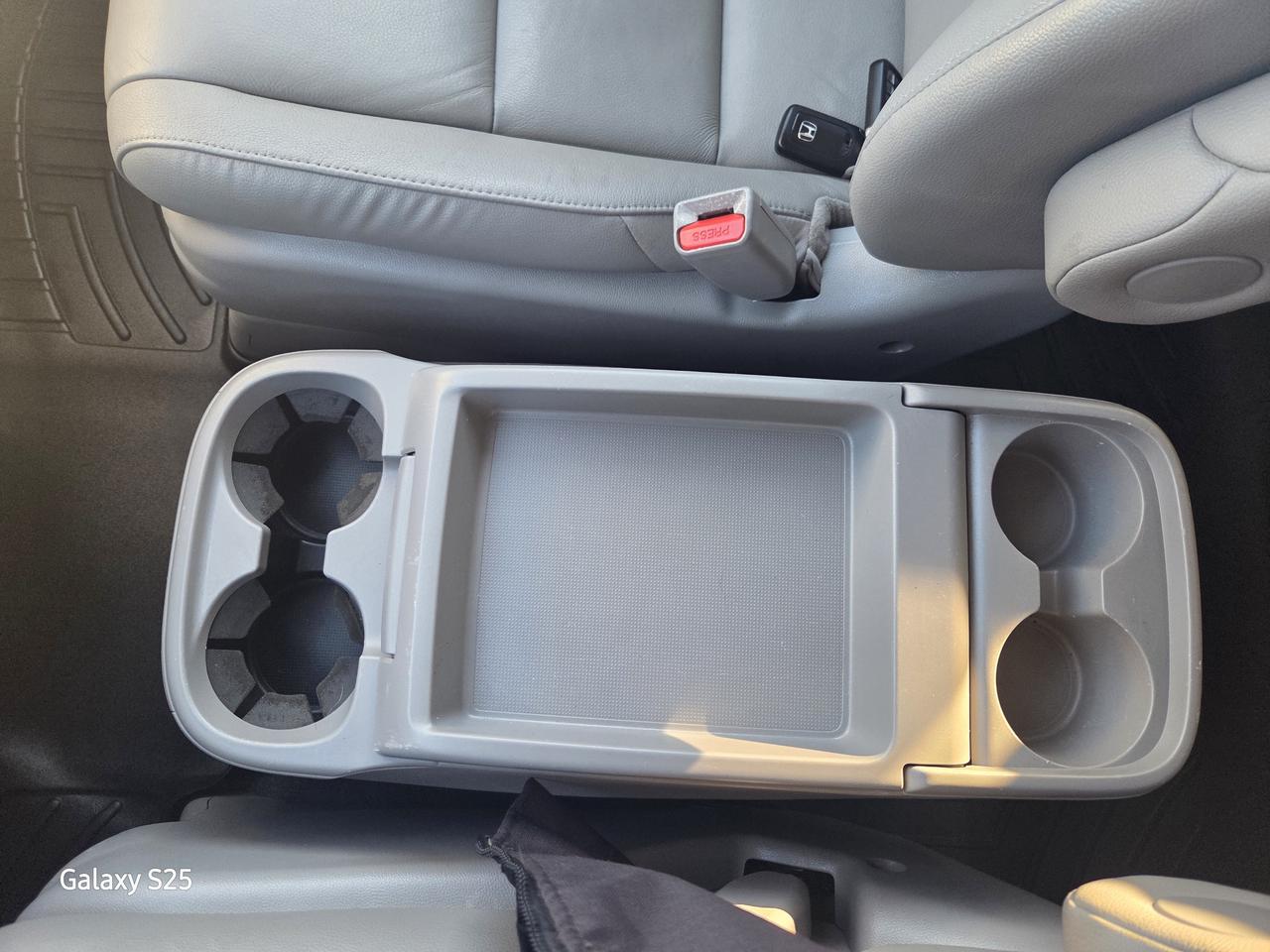 2016 Honda Odyssey EXL-NAVI 8 PASS ROOF ONE OWNER $ 16,988.00 Photo