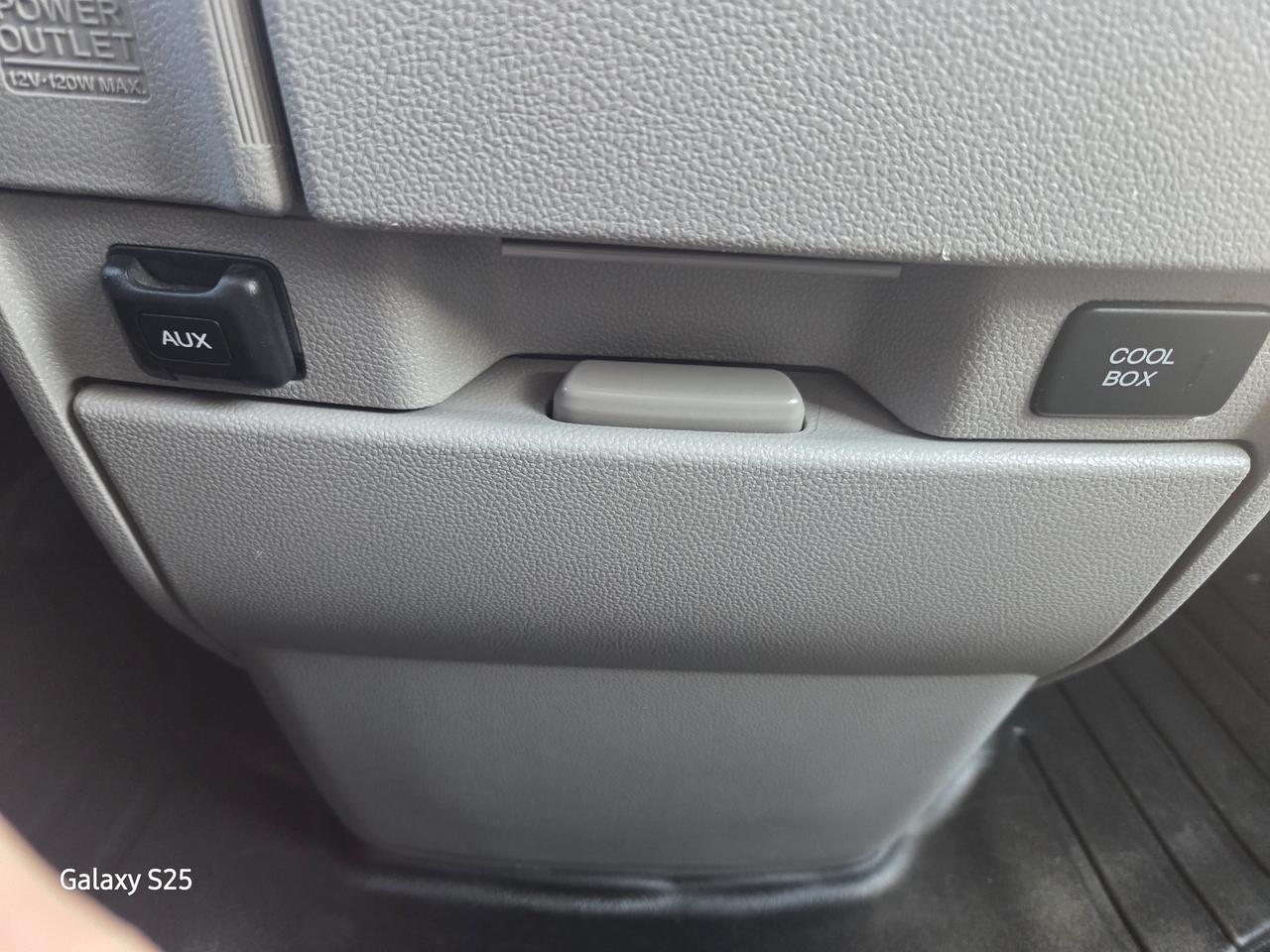 2016 Honda Odyssey EXL-NAVI 8 PASS ROOF ONE OWNER $ 16,988.00 Photo